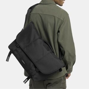 Timbuk2 Classic Messenger Bag in Black | Size Large | NWT